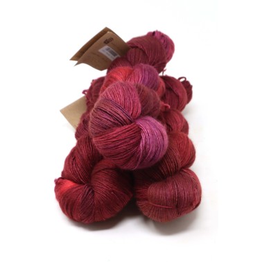 Manos del Uruguay Fino Garnet Brooch 411 Fingering