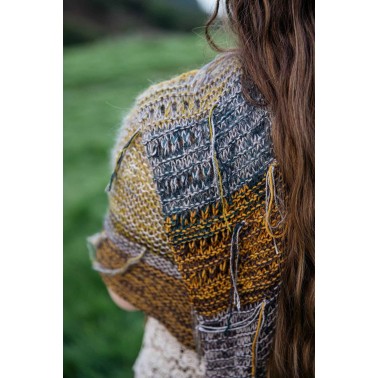 Laine Magazine - A Little Book of Moon-Inspired Shawls by Pauliina Kuunsola Preorder