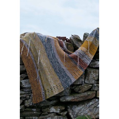Laine Magazine - A Little Book of Moon-Inspired Shawls by Pauliina Kuunsola Preorder