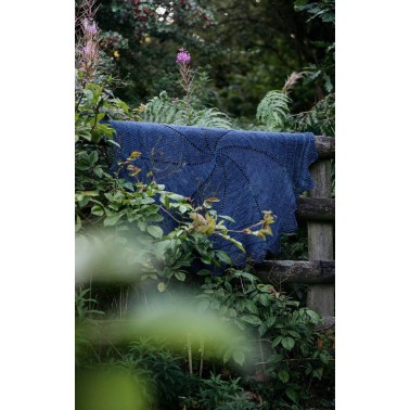 Laine Magazine - A Little Book of Moon-Inspired Shawls by Pauliina Kuunsola Preorder