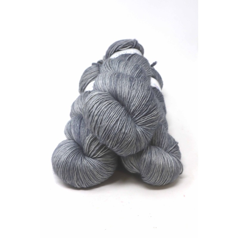 Uschitita - Merino Singles Cry Wolf