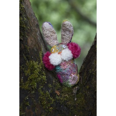 Laine Magazine - Tiny Friends: A Guide to Mosaic Embroidery Presale