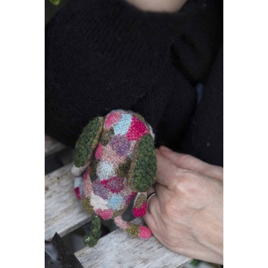 Laine Magazine - Tiny Friends: A Guide to Mosaic Embroidery Presale