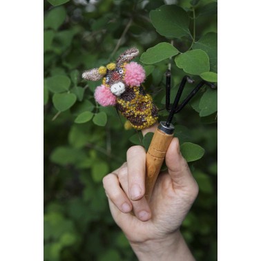 Laine Magazine - Tiny Friends: A Guide to Mosaic Embroidery Presale
