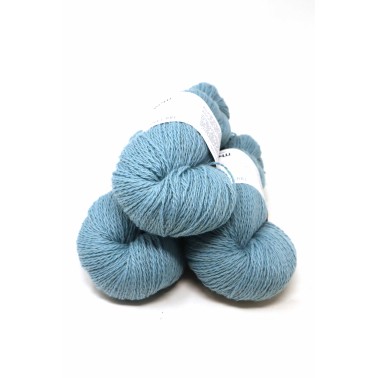 mYak Tibetan Cloud Celadon Blue lana sport muy suave