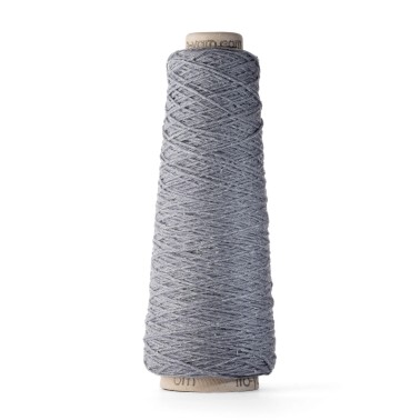 Ito Shimo Smoke Gray 867 producido en un antiguo sistema de hilado
