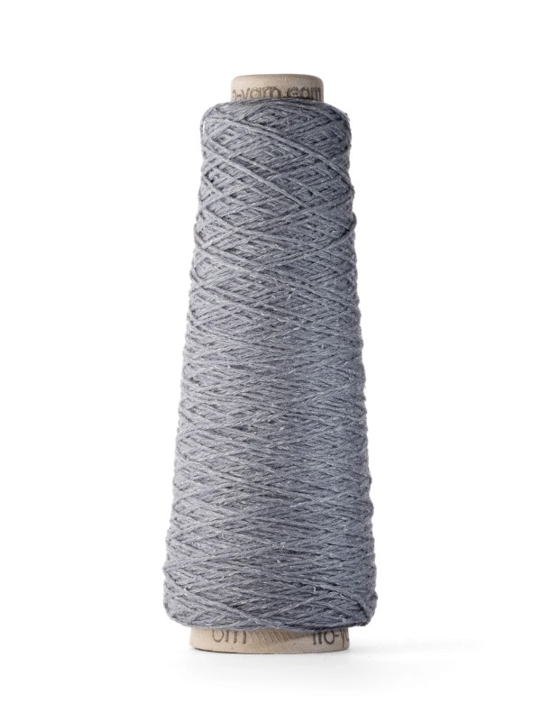 Ito Shimo Smoke Gray 867 producido en un antiguo sistema de hilado