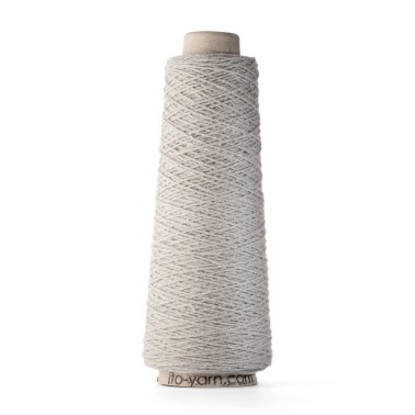 Ito Shimo Pearl Grey 869 producido en un antiguo sistema de hilado