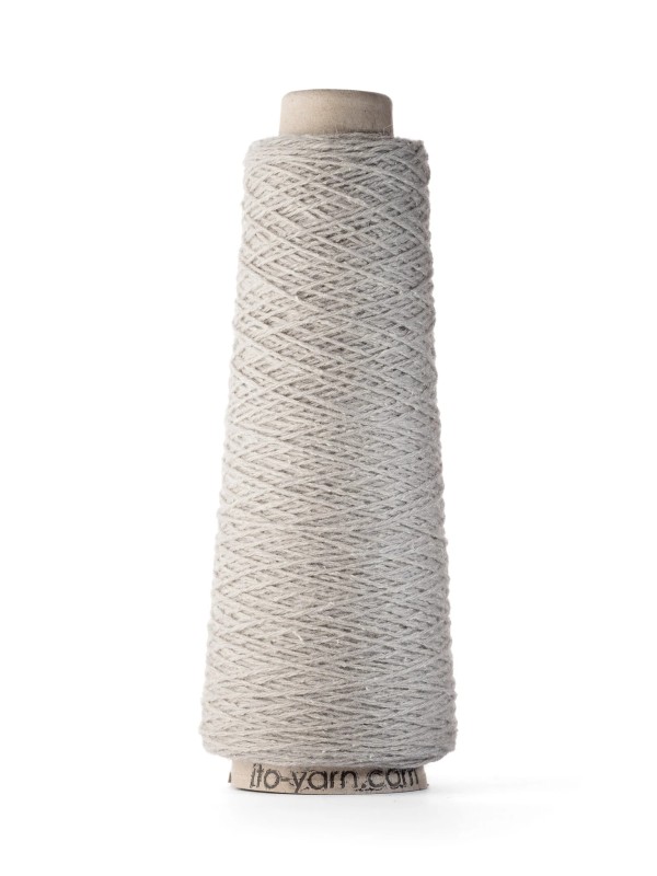 Ito Shimo Pearl Grey 869 producido en un antiguo sistema de hilado