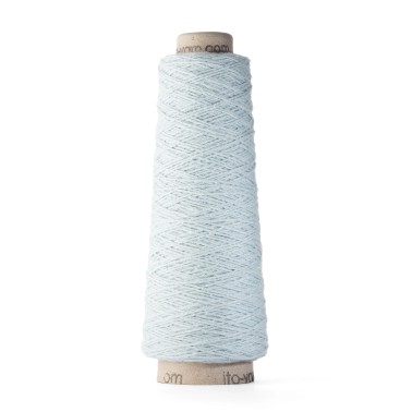 Ito Shimo Pale Blue 871 producido en un antiguo sistema de hilado