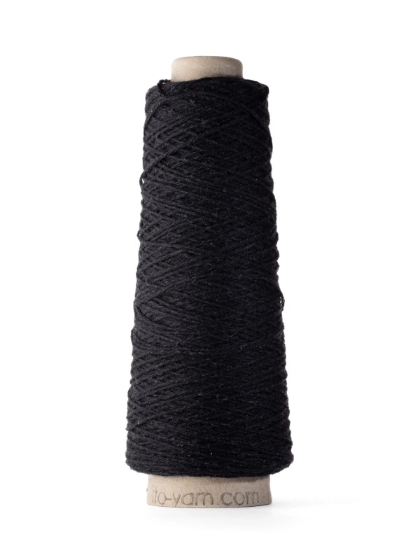 Ito Shimo Black 866 producido en un antiguo sistema de hilado