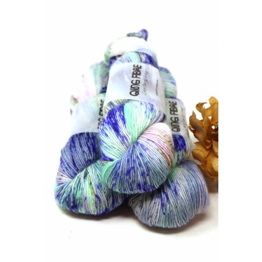 Qing Fibre Merino Singles Sky Spirits hilo fingering muy bello y suave