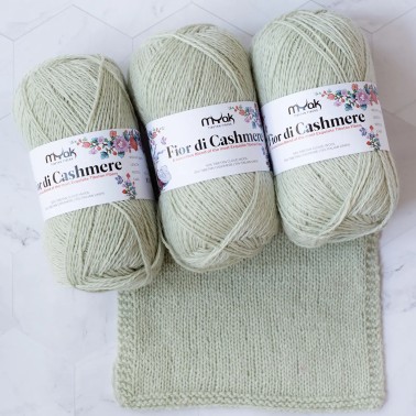 mYak Flor di Cashmere Beach Sage fil Fingering avec la elegance du cashmere