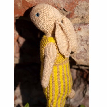 Laine Magazine - Mouche & Friends: Seamless Toys to Knit and Love by Cinthia Vallet Presale